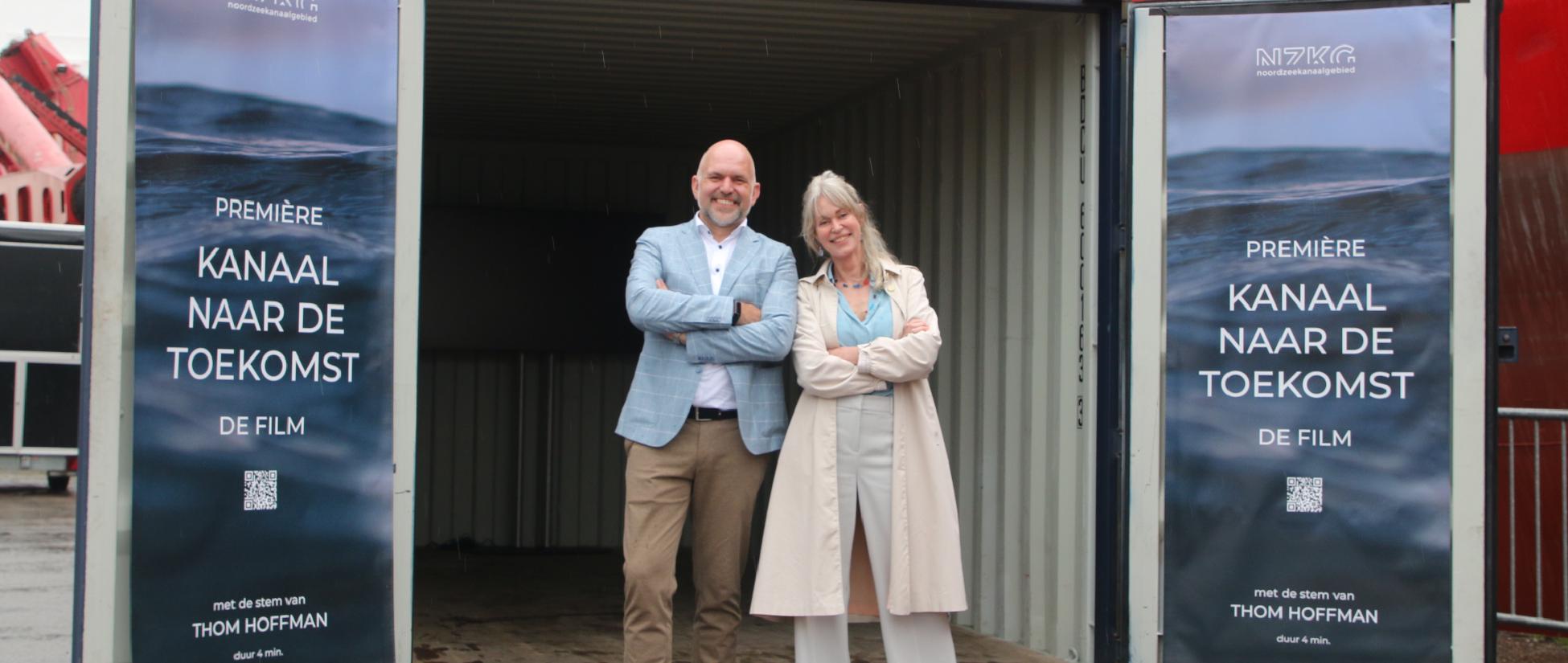 Opening zeecontainer met film Kanaal naar de toekomst - Havenfestival IJmuiden